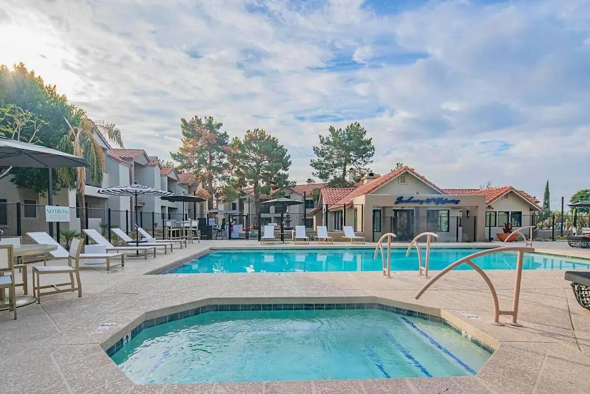 2 Pools With 1 Bedroom And 2 Ba Brand New Fresh Unit - H1162 Скоттсдейл 0*,  США